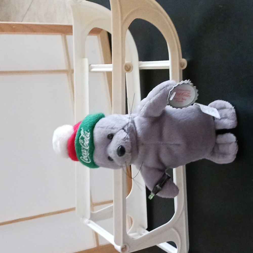 Coca Cola collectors find 1997 winter Seal inski cap vintage plush toy grey Y2k.